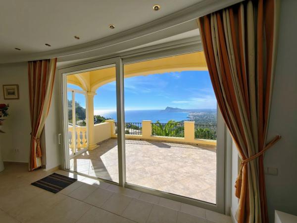 Casa independiente en calle Noruega-a.h