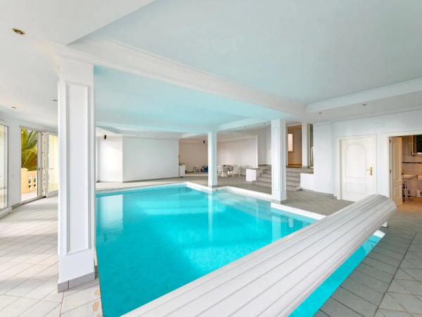 Casa independiente en calle Noruega-a.h