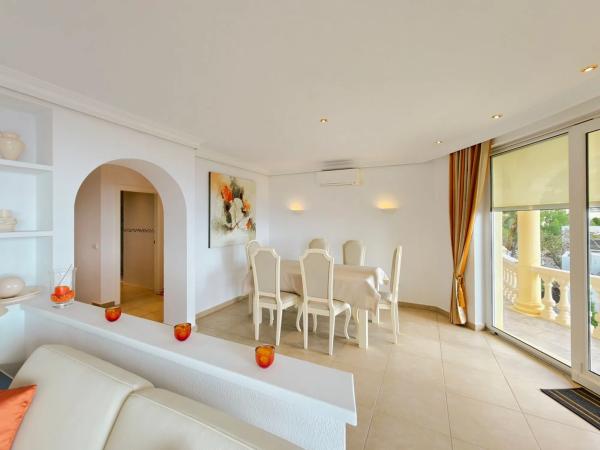 Casa independiente en calle Noruega-a.h