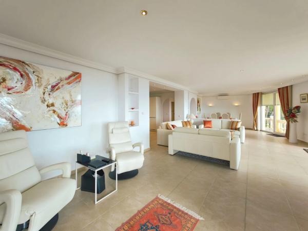 Casa independiente en calle Noruega-a.h