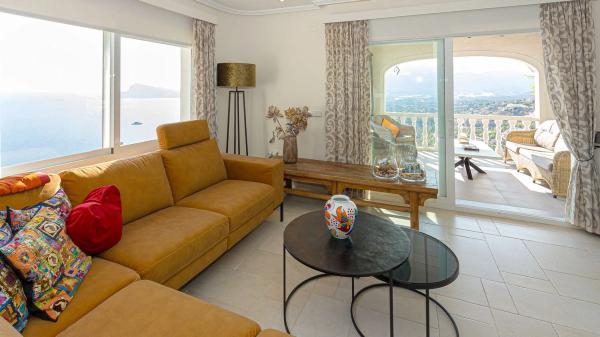 Casa independiente en avenida Europa