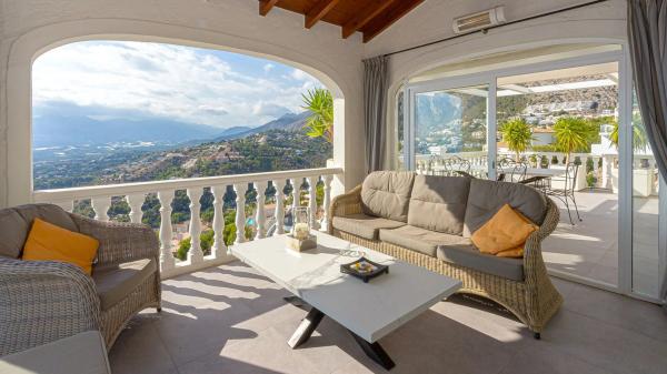 Casa independiente en avenida Europa