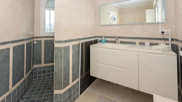 Casa independiente en avenida Europa