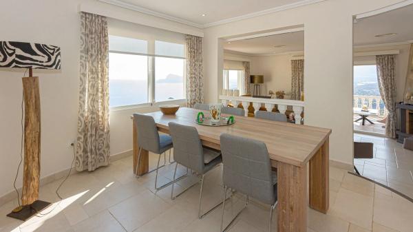 Casa independiente en avenida Europa