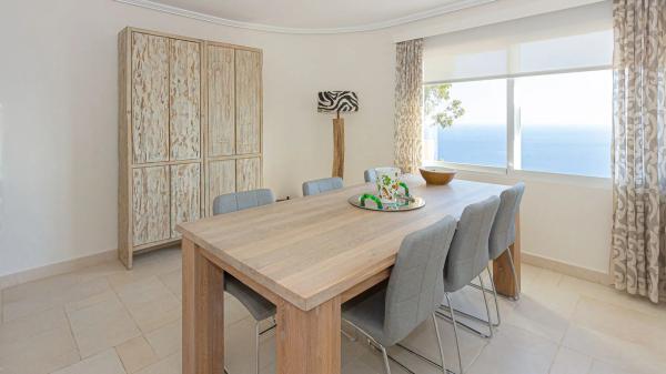 Casa independiente en avenida Europa