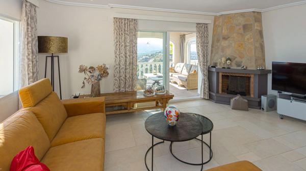 Casa independiente en avenida Europa