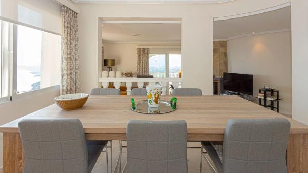 Casa independiente en avenida Europa