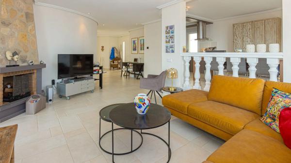 Casa independiente en avenida Europa