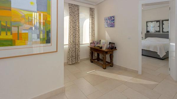 Casa independiente en avenida Europa