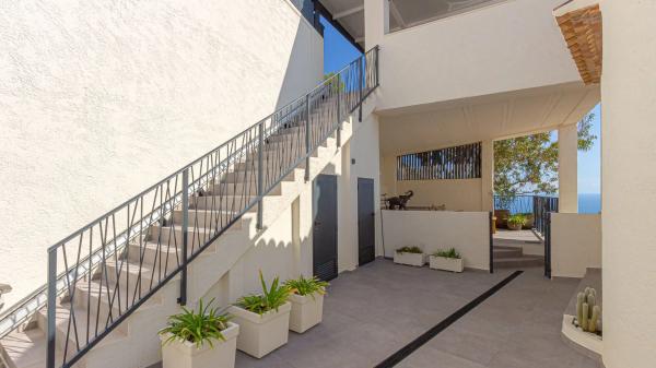 Casa independiente en avenida Europa