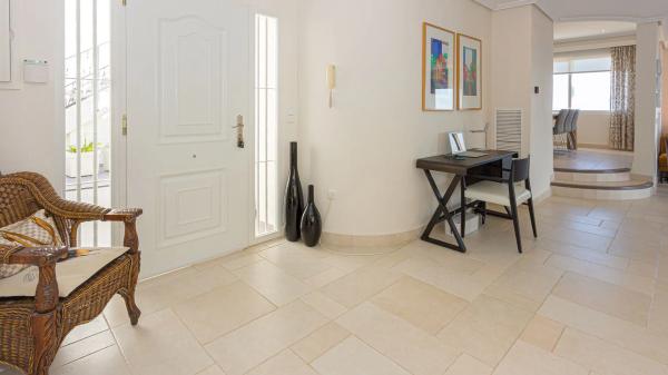 Casa independiente en avenida Europa