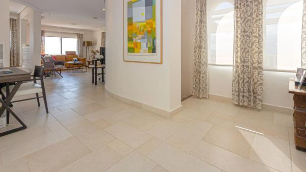 Casa independiente en avenida Europa