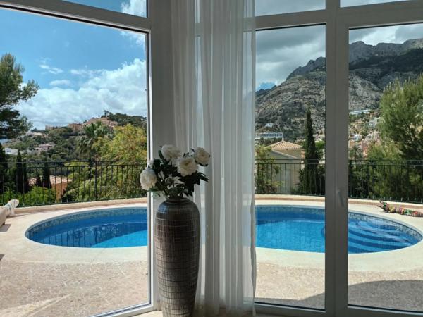 Casa independiente en calle Colonia