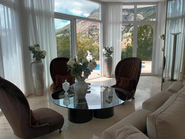 Casa independiente en calle Colonia