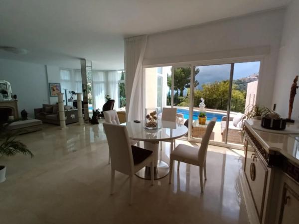 Casa independiente en calle Colonia