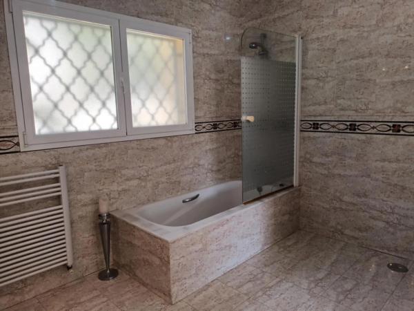 Casa independiente en calle Colonia