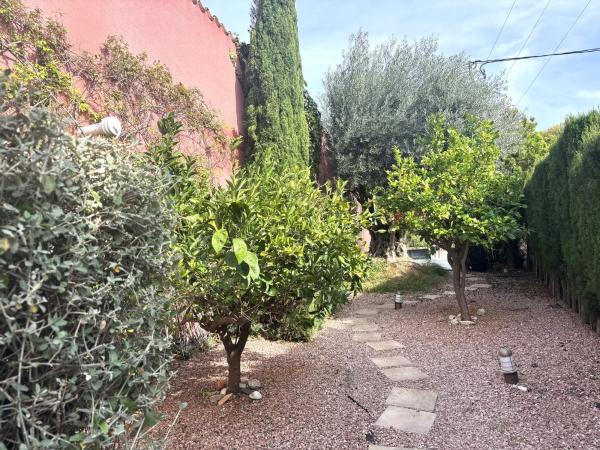 Casa independiente en CL Guatla La-g.Palmeras