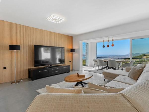 Casa independiente en calle Alemania, 648 -638