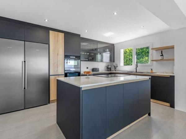 Casa independiente en calle Alemania, 648 -638