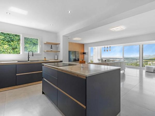 Casa independiente en calle Alemania, 648 -638