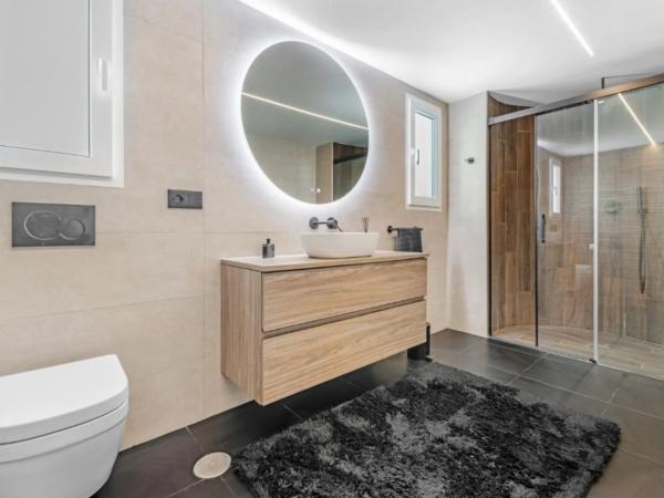 Casa independiente en calle Alemania, 648 -638