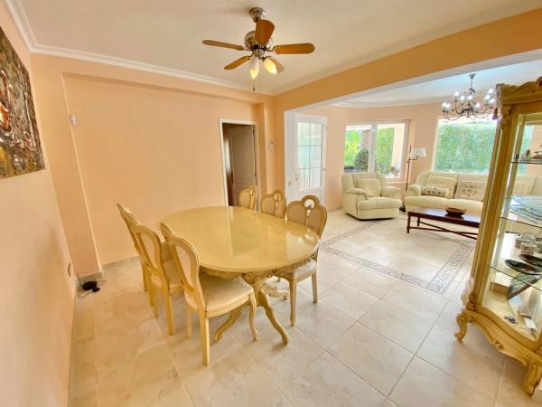 Casa independiente en calle Canna