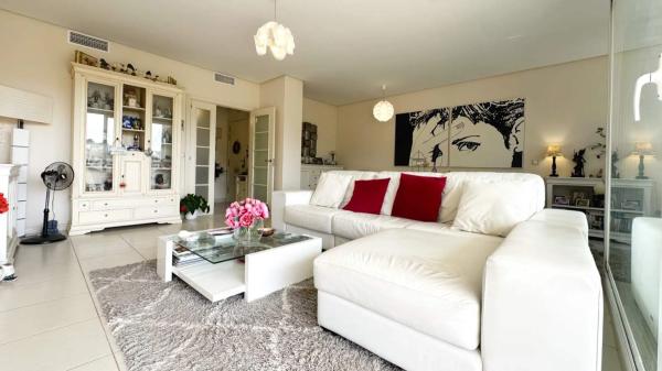 Piso en calle Suiza, 615