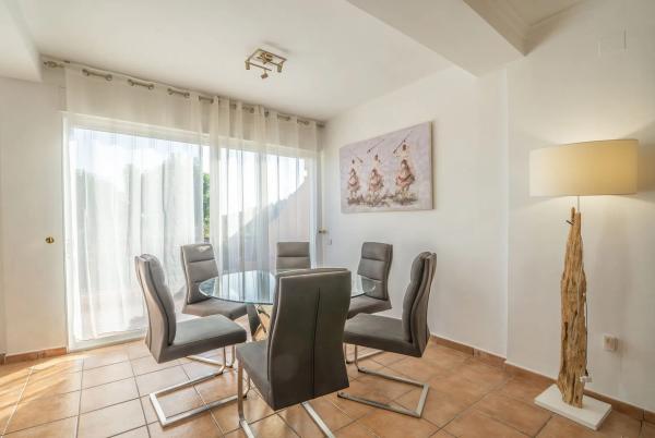 Chalet pareado en calle Dinamarca