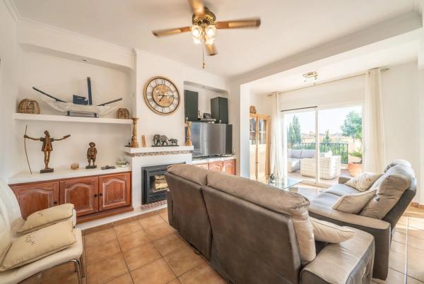 Chalet pareado en calle Dinamarca