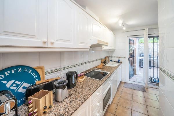 Chalet pareado en calle Dinamarca