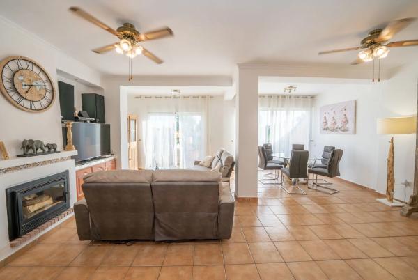 Chalet pareado en calle Dinamarca