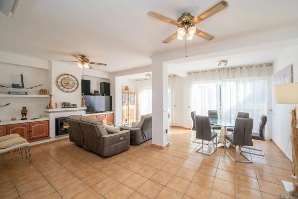 Chalet pareado en calle Dinamarca