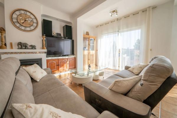 Chalet pareado en calle Dinamarca