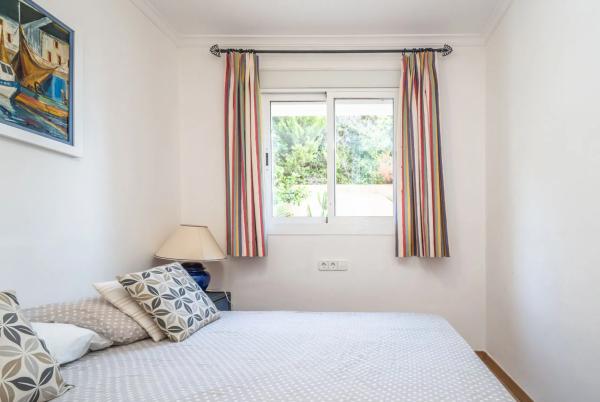 Chalet pareado en calle Dinamarca