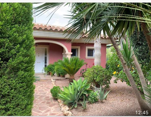 Casa independiente en calle la Guatla