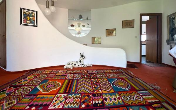 Casa independiente en avenida Principal