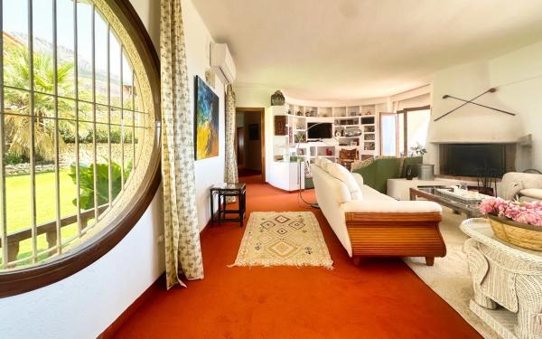 Casa independiente en avenida Principal