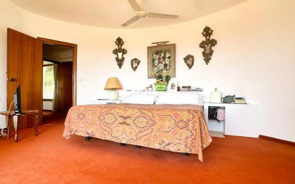 Casa independiente en avenida Principal