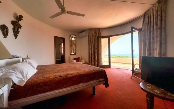 Casa independiente en avenida Principal