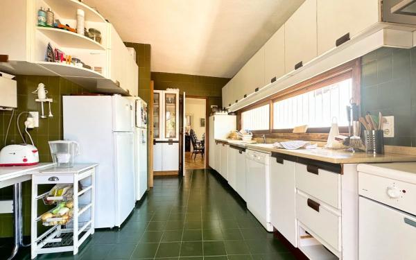 Casa independiente en avenida Principal