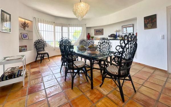 Casa independiente en avenida Principal