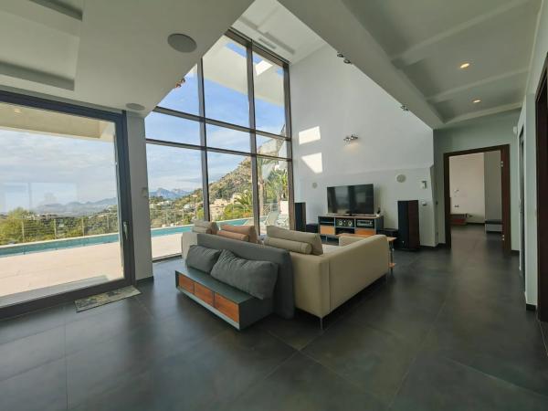 Casa independiente en calle Alemania