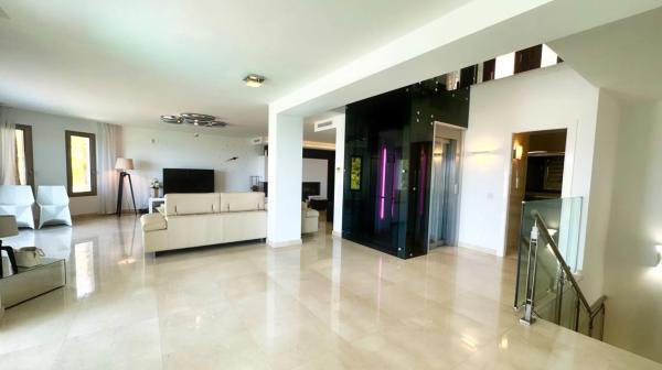 Casa independiente en calle Alemania, 733