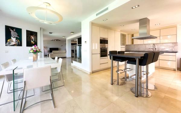 Casa independiente en calle Alemania, 733