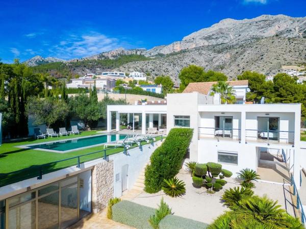 Casa independiente en calle Revoltes, 32