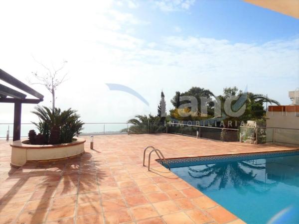 Casa independiente en calle Costa Azul