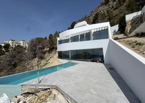 Casa independiente en calle de Europa, 603