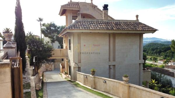 Casa independiente en calle el Ravanell
