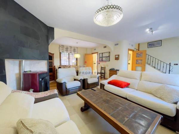 Casa independiente en calle el Ravanell