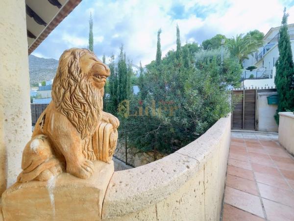 Casa independiente en calle el Ravanell